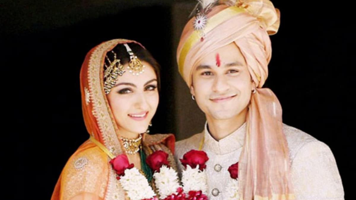When Soha Ali Khan, Kunal Kemmu Broke Bollywood Stereotype With Simple Wedding
