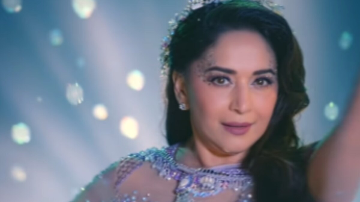 Dance Deewane 4 Grand Finale: Madhuri Dixit's Mesmerising Performance Has Our Attention