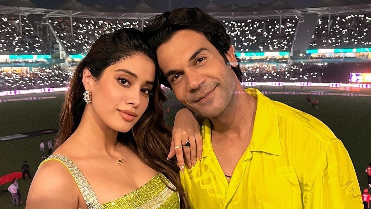 'Mr & Mrs Mahi' Janhvi Kapoor And Rajkummar Rao Celebrate KKR's Win In ...