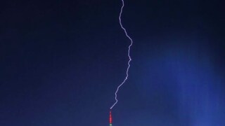 'Terrifying' Photo Captures Lightning Striking Empire State Building In New York - Vimarsana News