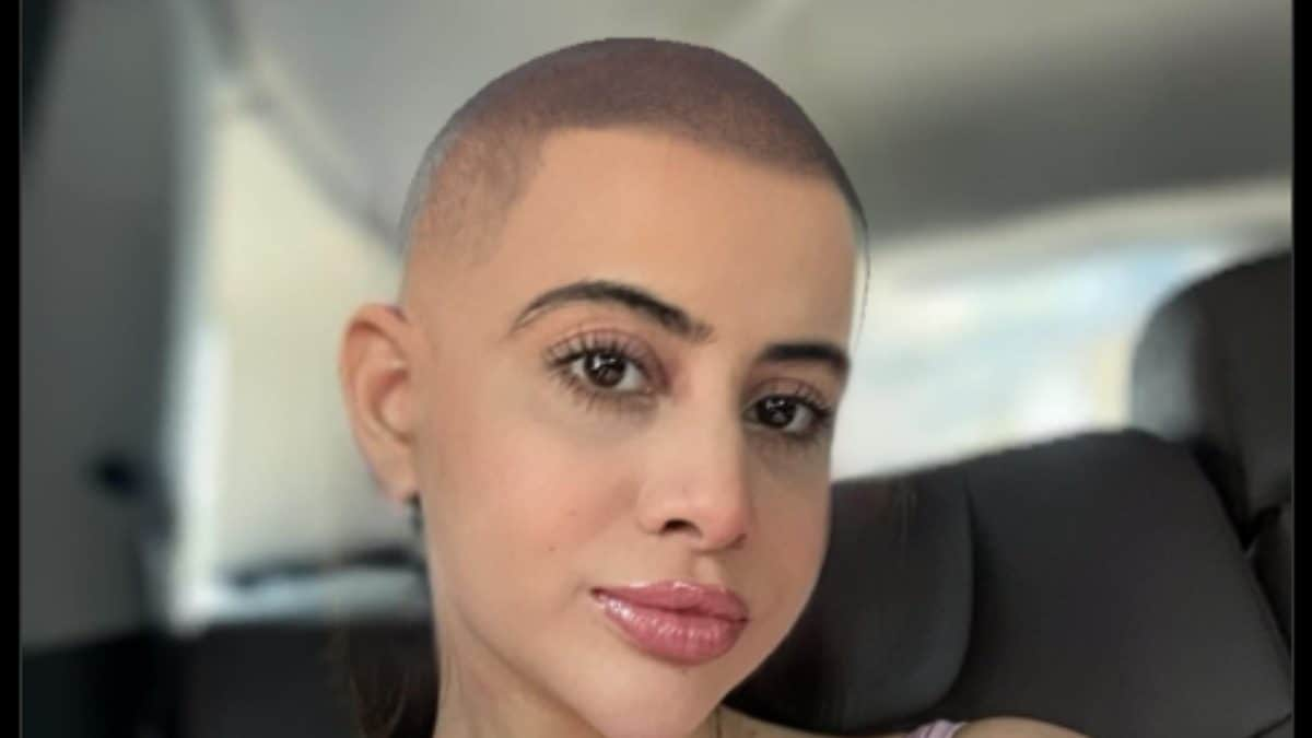 Urfi Javed Goes BALD? Actress Shares Bold Pic With No Hair, Shocked Fans Spot The Truth