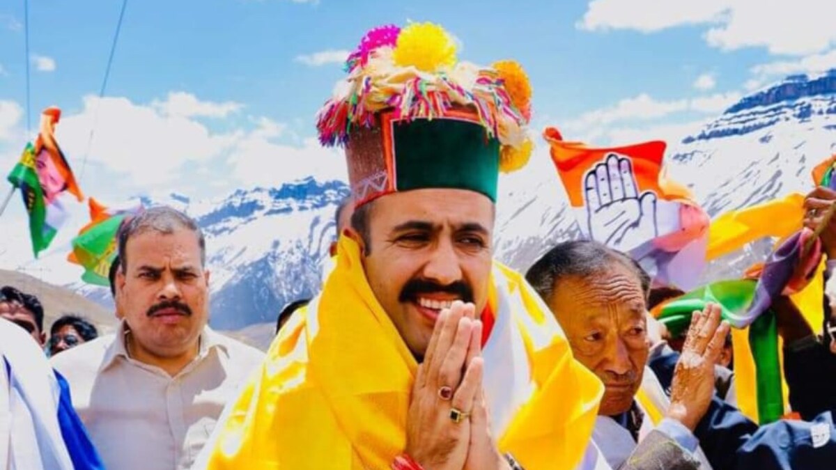 विक्रमादित्य सिंह कहते हैं, ‘कंगना खुद के लिए एक चुनौती हैं, उनके बयान मेरी मदद करते हैं।’