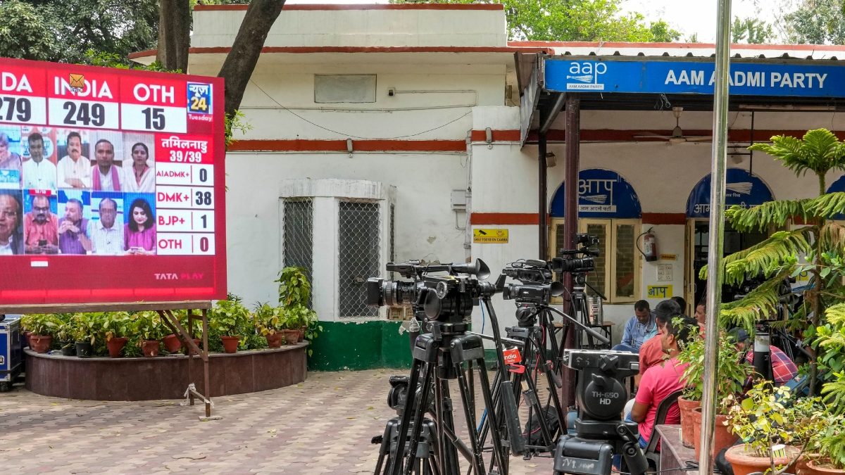 AAP Office Space Allotment: Delhi HC Asks Centre to Take Decision ...