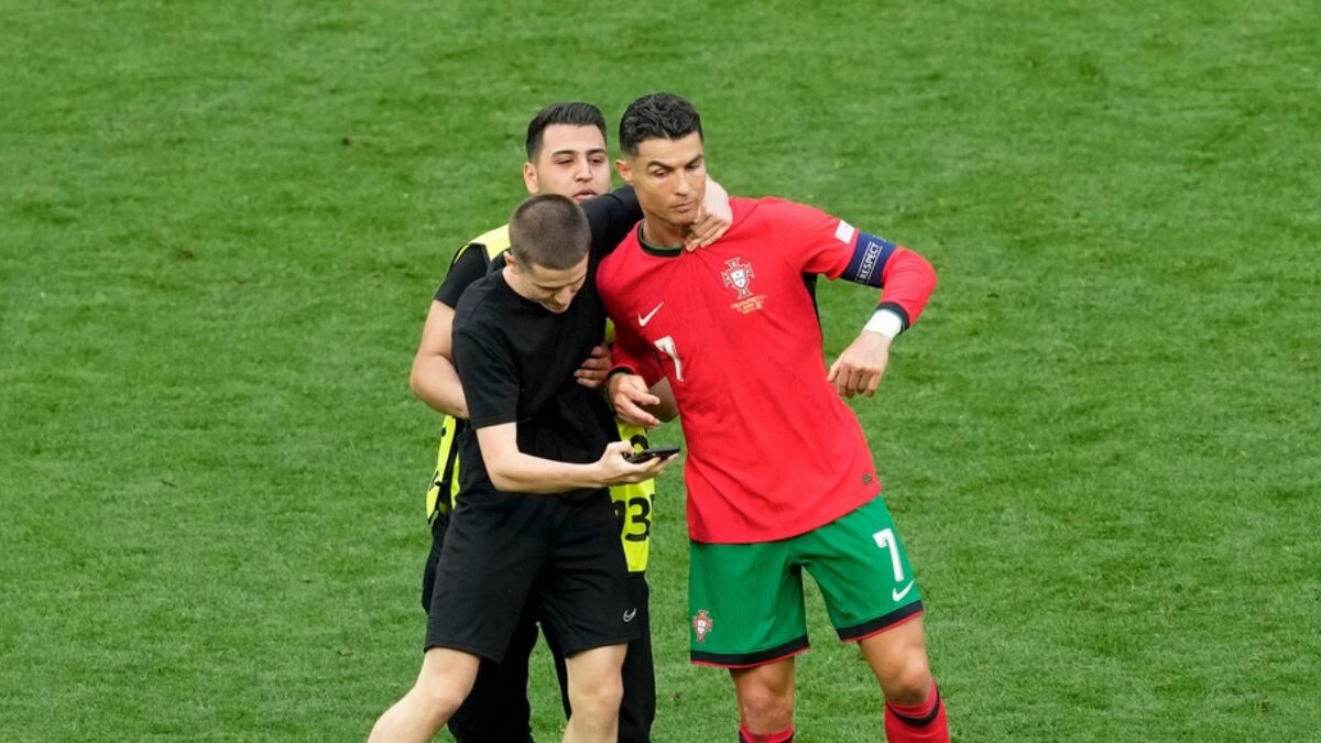 Portugal Coach Bemoans Risk to Player Safety as Pitch Invaders Chase Selfie With Cristiano Ronaldo – News18