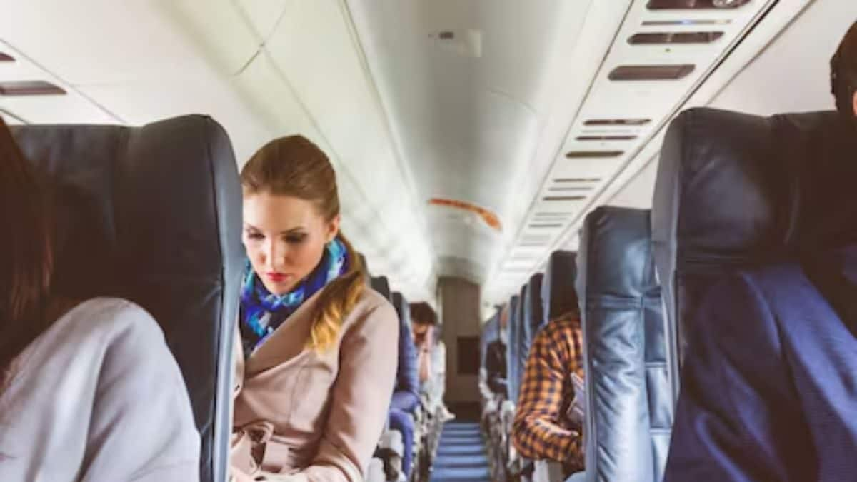 Should One Swap Seats On A Plane? Travel Experts Weigh In On When To Do It