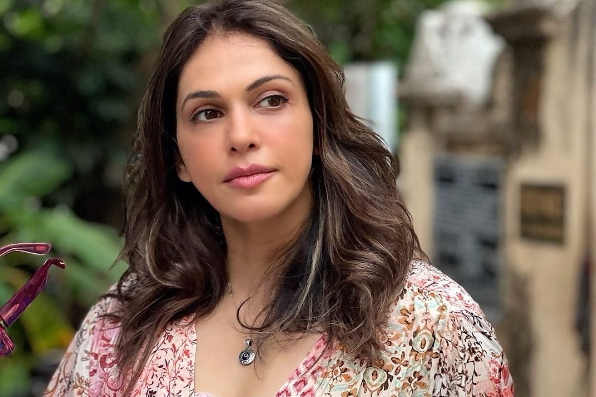Isha Koppikar Makes SHOCKING Claim About 'A-List' Bollywood Actor: 'He  Asked Me to Meet Him Alone' - News18