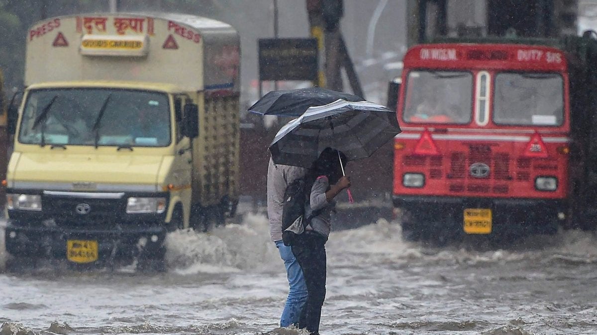 IMD Predicts Heavy Rain In Mumbai on Wednesday; Red Alert For Thane, KDMC Says 'Step Out Only If Necessary' - News18