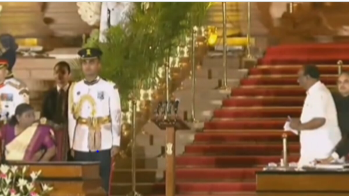 तेंदुआ या बिल्ली?  PM मोदी के शपथ समारोह के दौरान राष्ट्रपति भवन में देखा गया रहस्यमय जानवर |  वीडियो