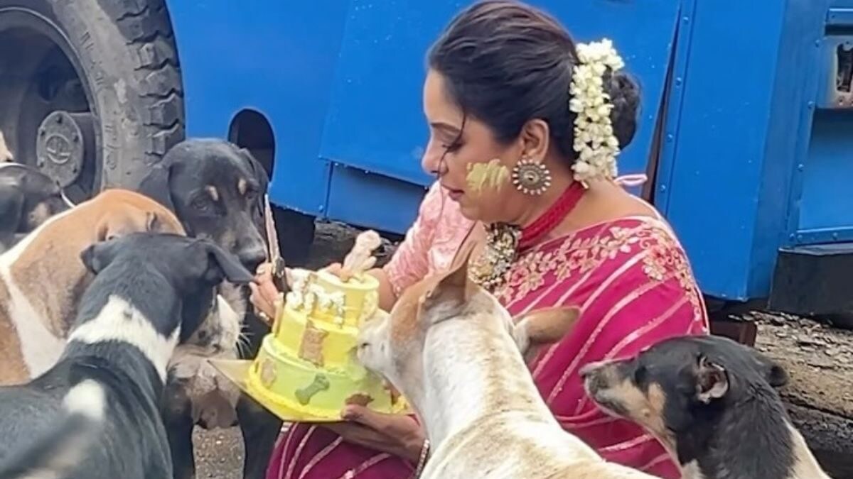 Rupali Ganguly Celebrates 3 Million Followers With Her Furry Friends On Anupamaa Sets