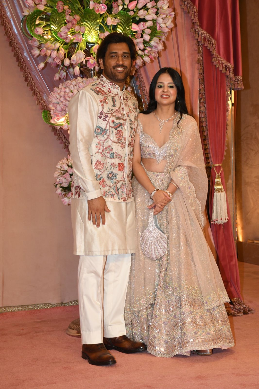 MS Dhoni and wife Sakshi also looked cute in their ivory-coloured outfits. (Image: Viral Bhayani) Anant Ambani Radhika Merchant sangeet