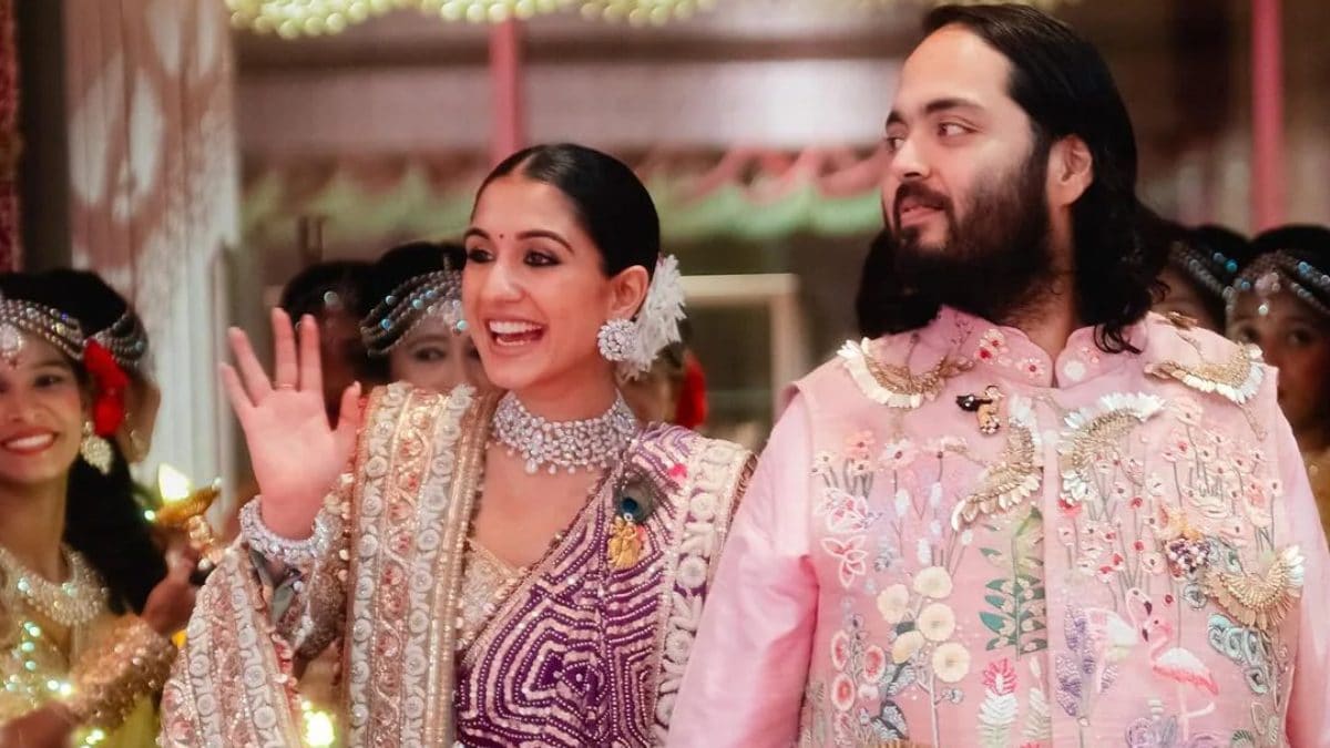 From Ranveer Singh, Priyanka Chopra's Dance To John Cena's Viral Photo