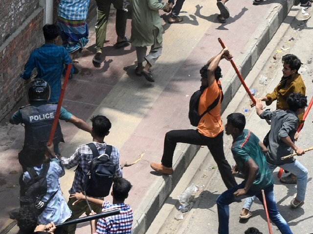 A total of 778 Indian students have returned to India through various land ports. In addition, around 200 have returned home by regular flights. (Image: AFP)