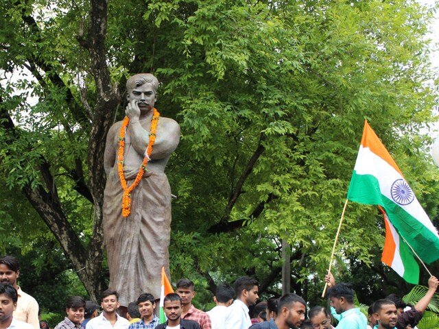 Chandra Shekhar Azad's statue in Prayagraj, Uttar Pradesh. (Image: Shutterstock)