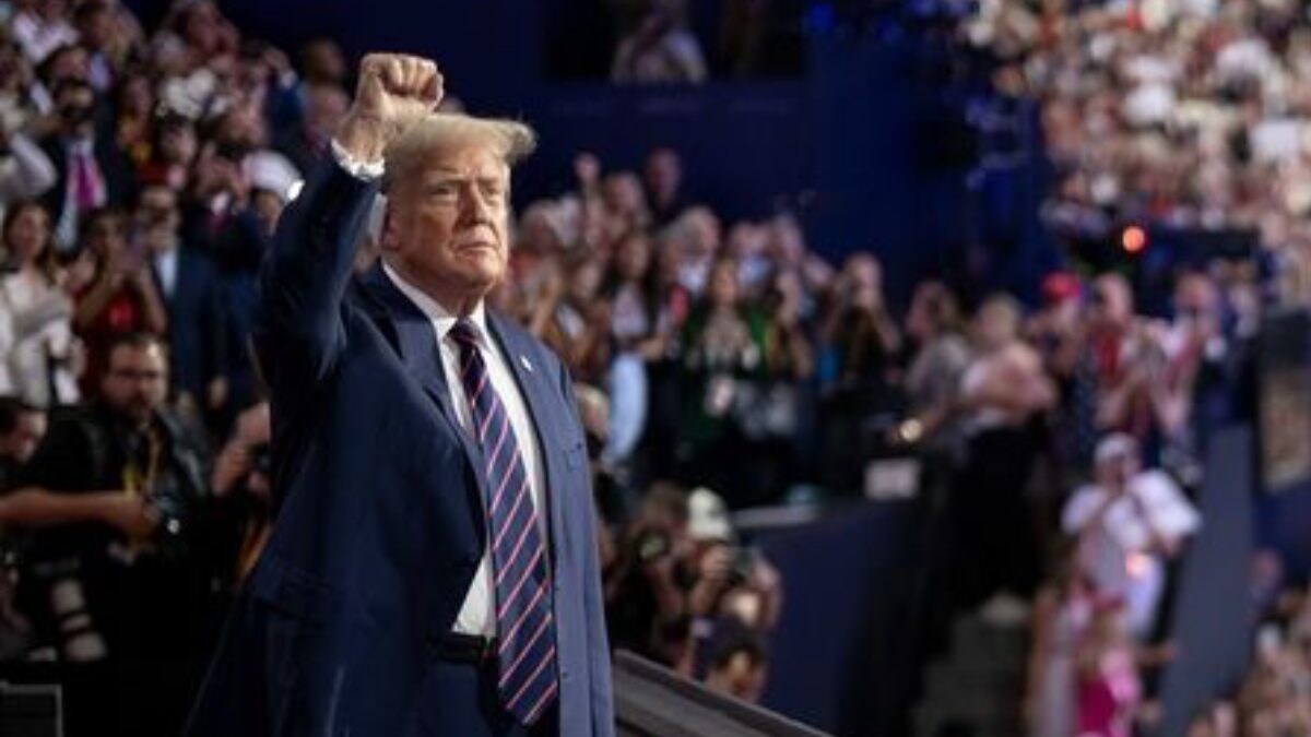 Donald Trump Meets US Secret Service Director Amid Calls for Her Resignation After Rally Shooting