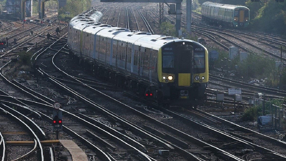 Starmer Govt Releases Plans To Renationalise UK’s Privately-Owned Railways – News18 Starmer Govt Releases Plans To Renationalise UK’s Privately-Owned Railways – News18