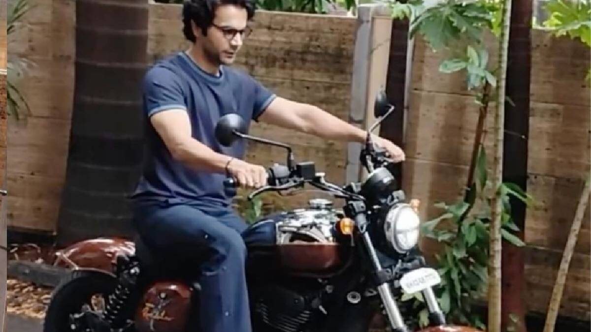 Watch: Rajkummar Rao Receives A Customised Yezdi Roadster | Auto News ...