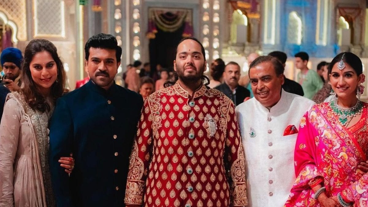 Ram Charan Greets Mukesh Ambani With Folded Hands, Hugs Newlywed Anant Ambani in Unseen Pics – News18 Ram Charan Greets Mukesh Ambani With Folded Hands, Hugs Newlywed Anant Ambani in Unseen Pics – News18