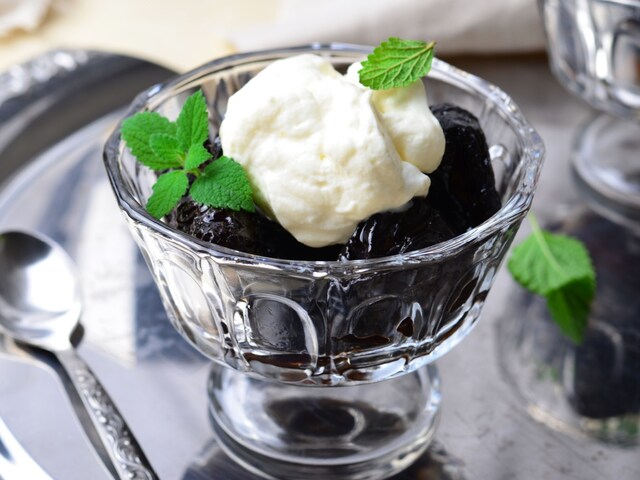 Prune Ice Cream with Cream