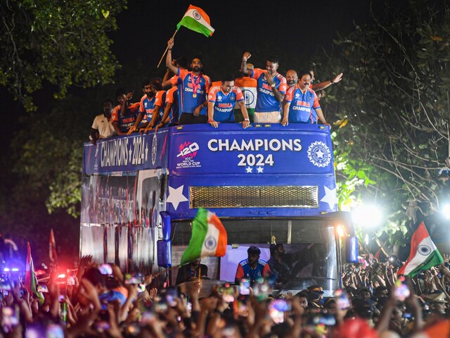 Fans Allege Breathing Issues, Fainting During Team India's T20 World Cup Victory  Parade In Mumbai - News18