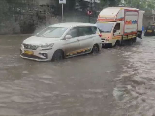 A waterlogged road near Lower Parel railway workshop. (News18)