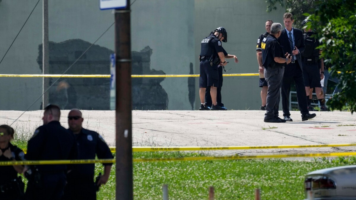 Police Kill Knife-Wielding Homeless Man Near Trump-Led Republican Party Meet In Wisconsin – News18 Police Kill Knife-Wielding Homeless Man Near Trump-Led Republican Party Meet In Wisconsin – News18