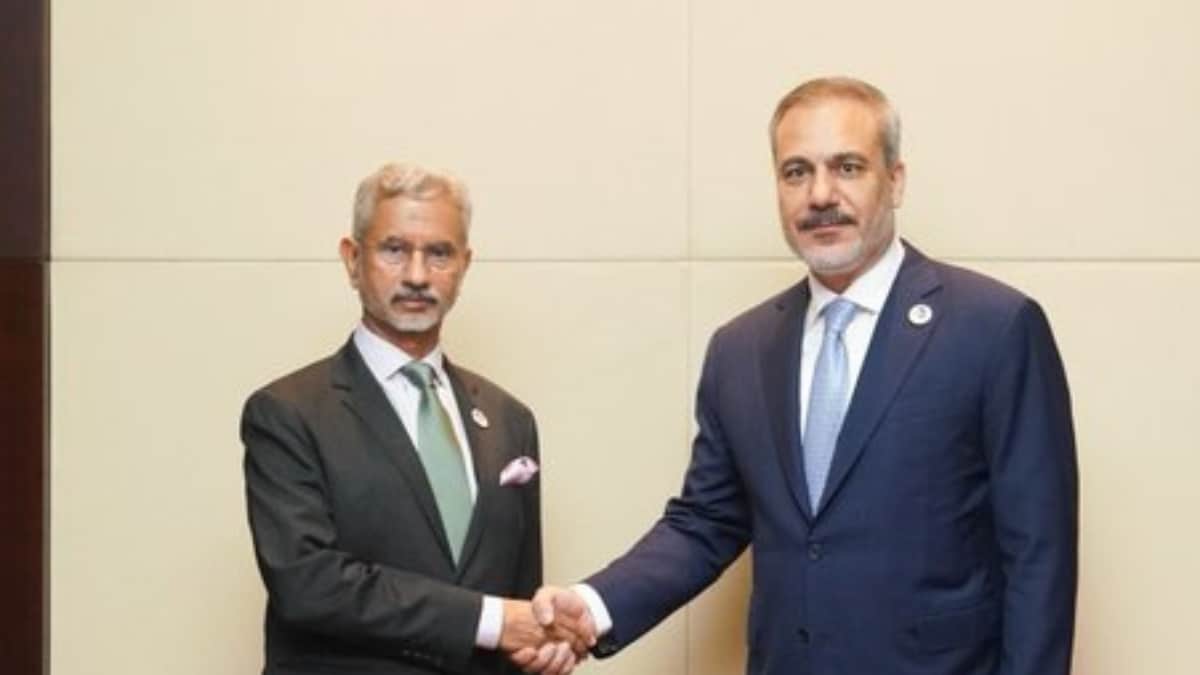 Jaishankar Discusses Bilateral Ties With Turkish Counterpart On The Sidelines Of ASEAN In Laos