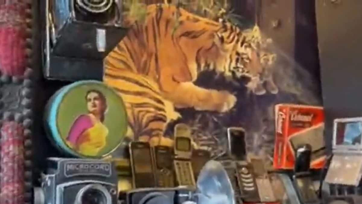 Step into Mumbai’s Vintage Era at This Famous Shop Near Mutton Street’s Chor Bazaar – News18 Step into Mumbai’s Vintage Era at This Famous Shop Near Mutton Street’s Chor Bazaar – News18