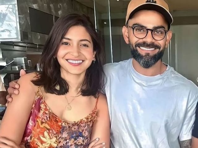 Virat Kohli Carries Anushka Sharma's Shopping Bags, Sets Hubby Goals ...