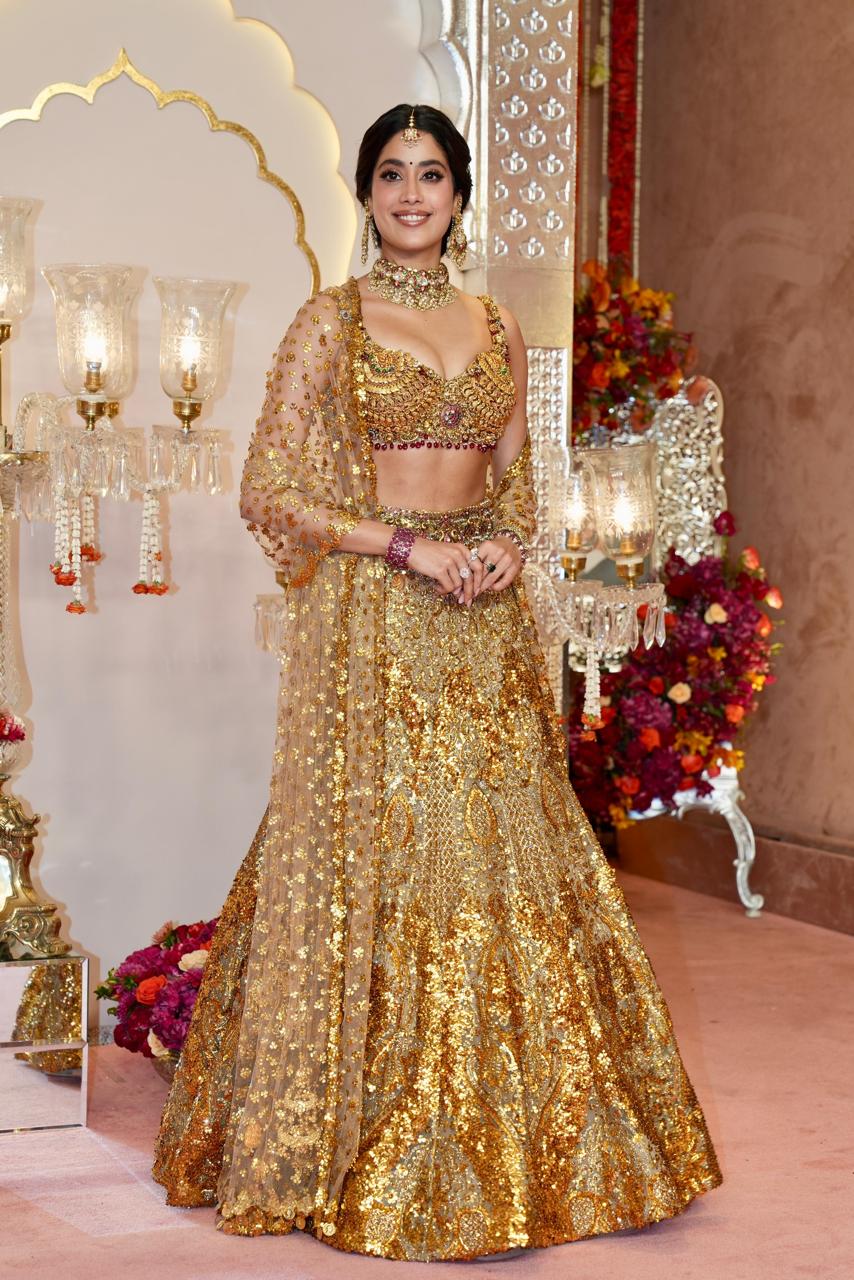 Janhvi Kapoor Shines in Gorgeous Golden Falguni Shane Peacock Lehenga at Anant Ambani-Radhika Merchant Wedding - News18