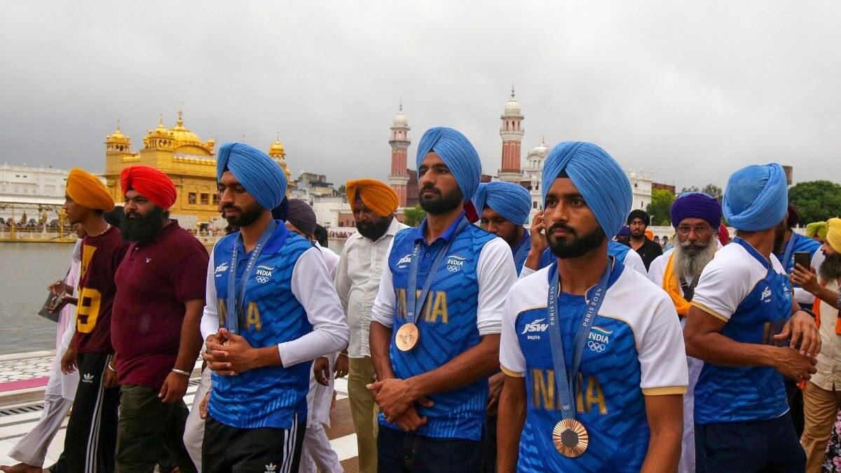 WATCH: Harmanpreet & Co Visit Golden Temple in Amritsar as Indian Hockey Stars Return Home with Olympic Bronze