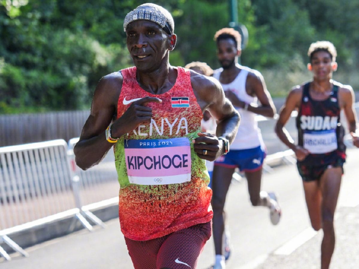 kipchoge running shoes olympics