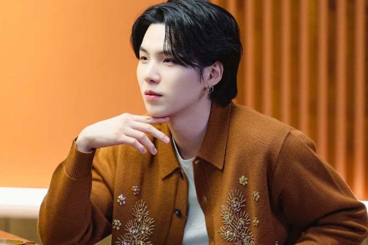 BTS　SUGA　写真 BTS SUGA Poster for Room Wall Decoration, Size - 12 X 18 inches