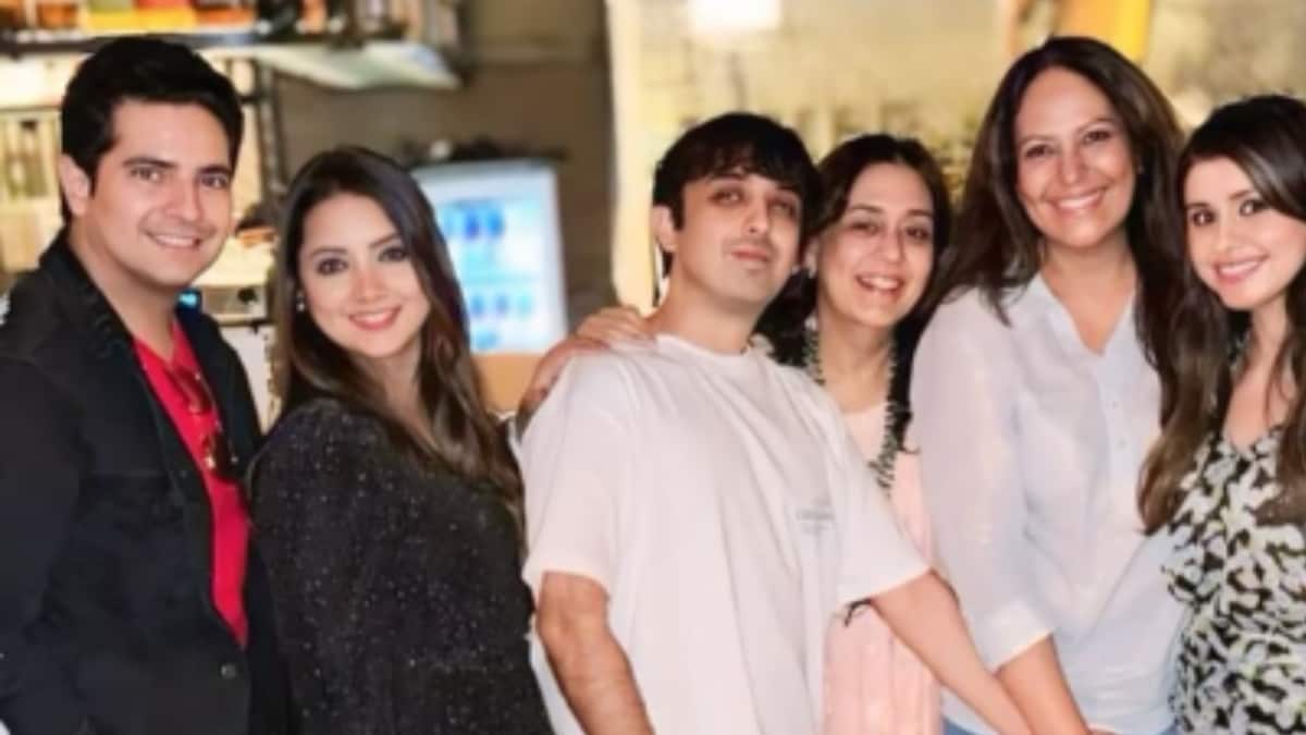 Yeh Rishta Kya Kehlata Hai’s Original Star Cast Reunite For Dinner, Fans Miss Hina Khan – News18 Yeh Rishta Kya Kehlata Hai’s Original Star Cast Reunite For Dinner, Fans Miss Hina Khan – News18