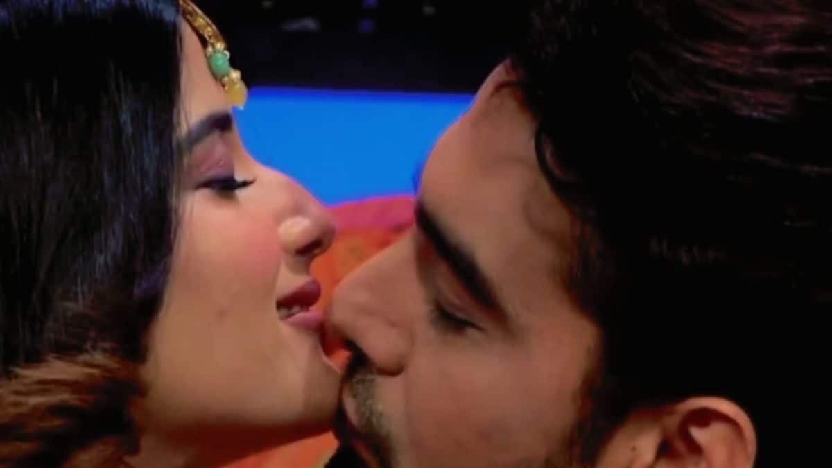 Yeh Teej Badi Hai Mast Mast: Abhira And Armaan’s Sweet Kiss Is Breaking The Internet And How – News18 Yeh Teej Badi Hai Mast Mast: Abhira And Armaan’s Sweet Kiss Is Breaking The Internet And How – News18