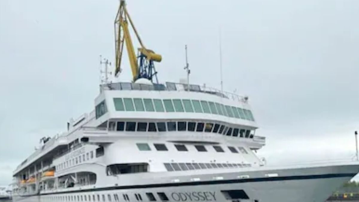 Luxury Cruise Ship Stranded In Belfast, Passengers Make the City Their Temporary Home