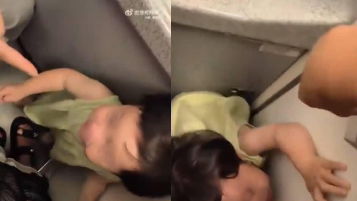 China Outraged As Two Women Lock Crying 3-Year-Old In Plane Toilet To Discipline Her – News18