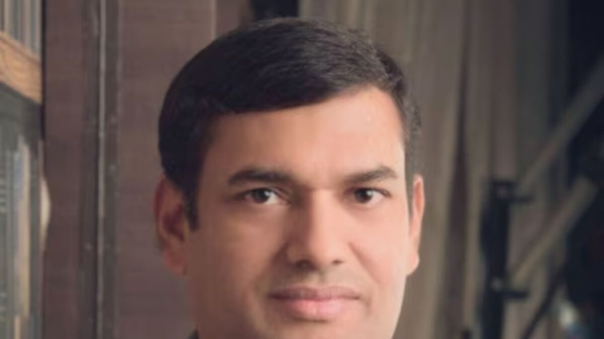 Meet The Jharkhand IAS Officer Who Has Received 27 National Awards For E-Governance