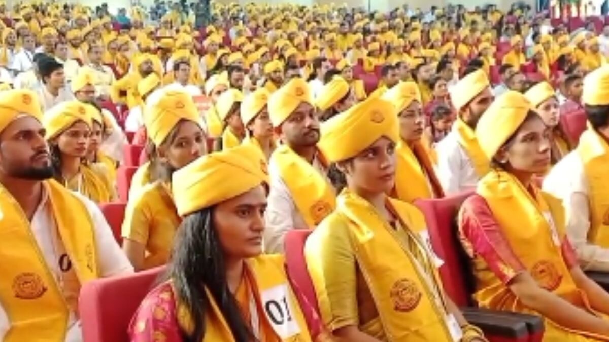 Meet Ayushi Kumari Singh, The UP Woman Topped University Without Any Coaching