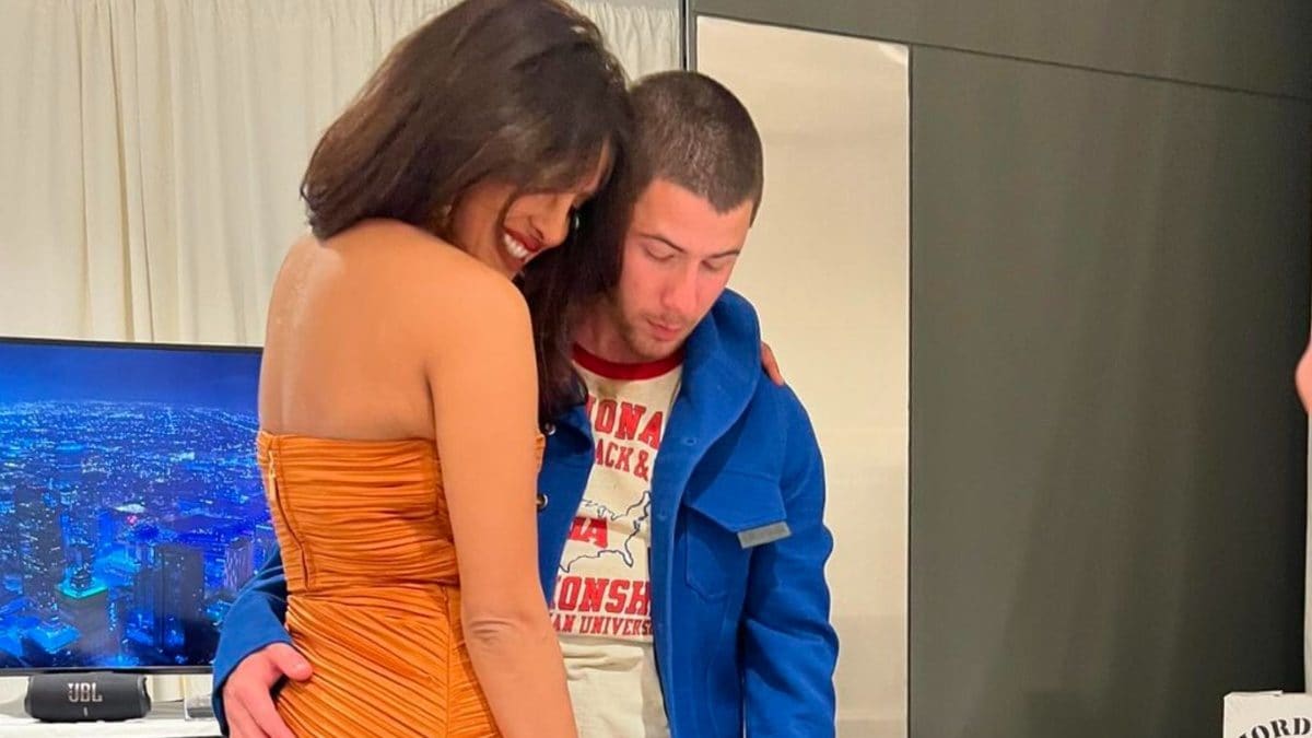 Priyanka Chopra Shows How To Effortlessly Style An Orange Dress In A Chic  Way | Lifestyle News - News18