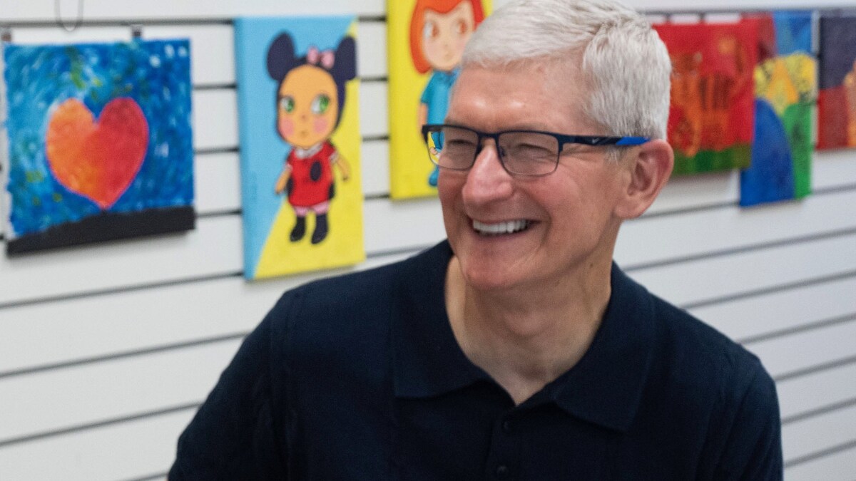 Tim Cook Explaining Video Of Tim Cook Explaining Why Apple Manufactures Its Products In ...