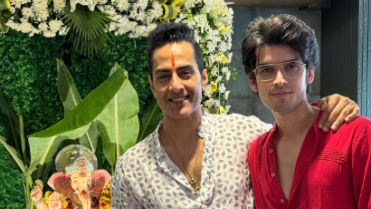 In Pics: Anupamaa Stars Paras Kalnawat, Nidhi Shah Reunite With Sudhanshu Pandey To Celebrate Ganesh Chaturthi