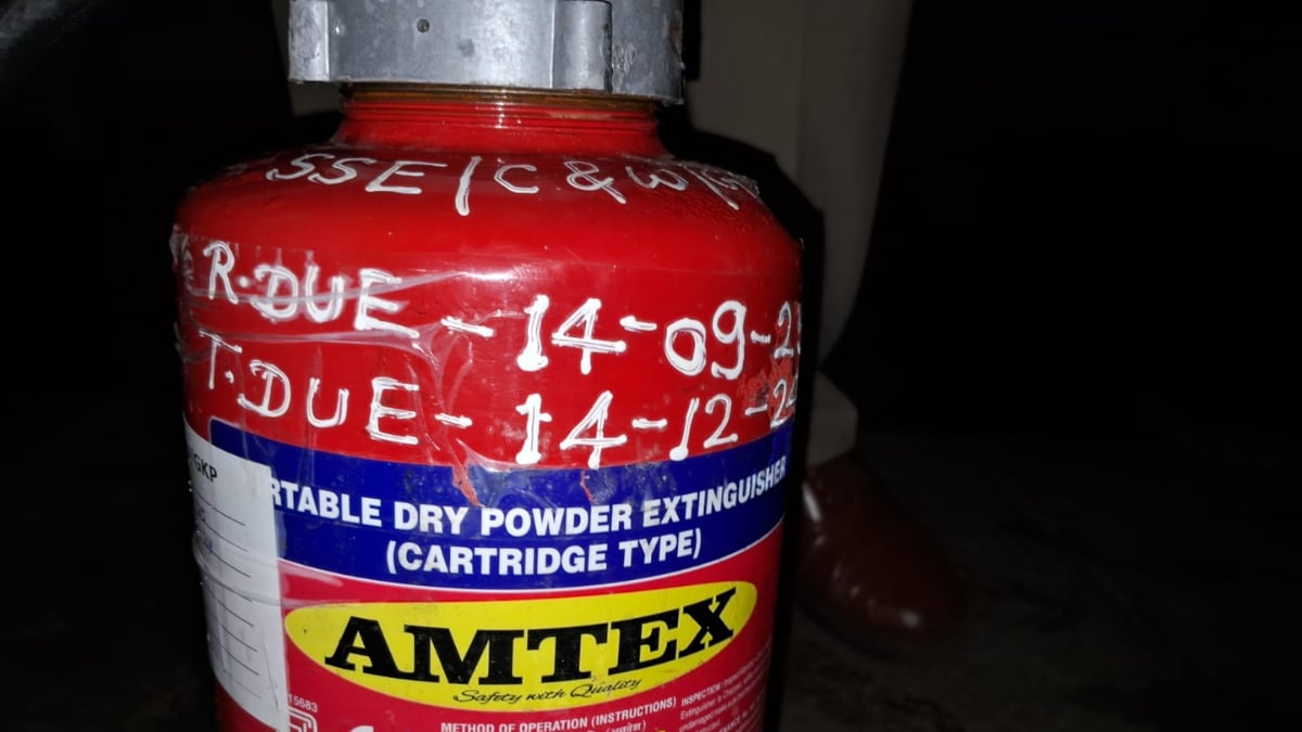 Kanpur: Fire Extinguisher On Railway Track Sparks Scare, Probe Finds It To Be Railway Property – News18 Kanpur: Fire Extinguisher On Railway Track Sparks Scare, Probe Finds It To Be Railway Property – News18