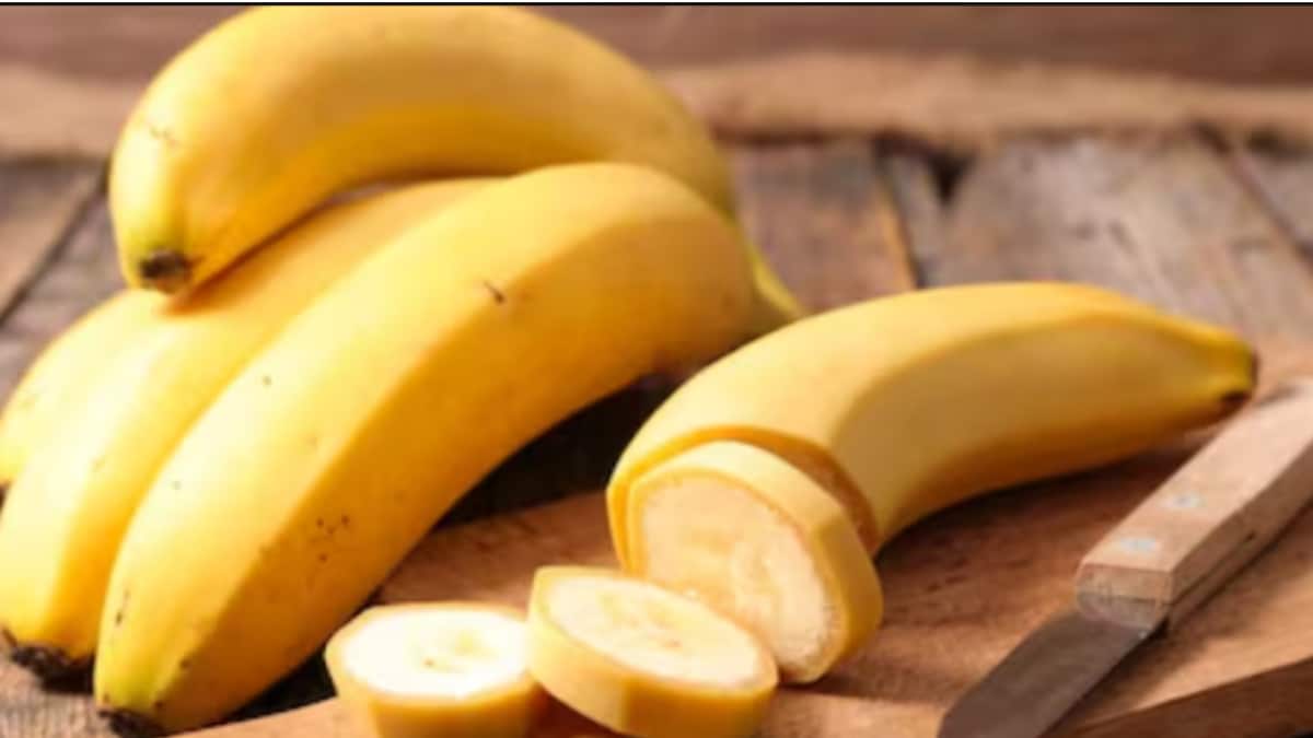 Men Who Feel Weak Should Consume Milk and Banana Before Bed, Says Dietitian  | Lifestyle News - News18