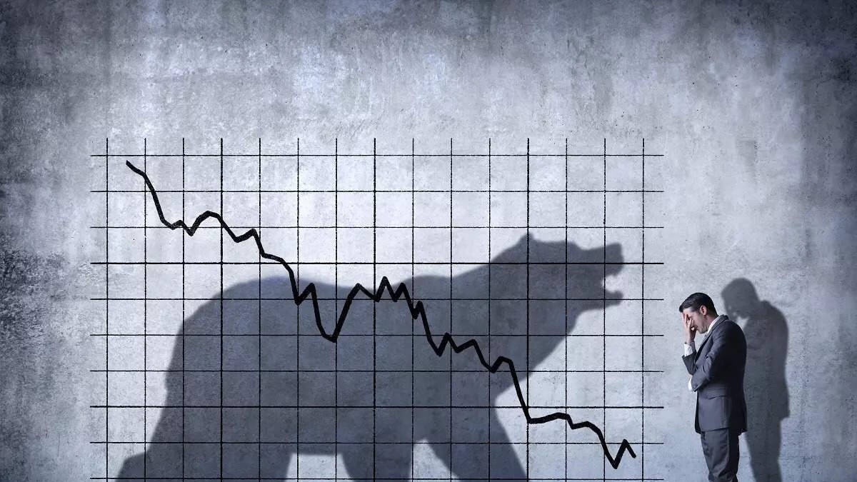 Sensex, Nifty Tank 1% Each, Investor Wealth Worth Rs 7 Lakh Cr Wiped Off; Why Is Market Falling? – News18