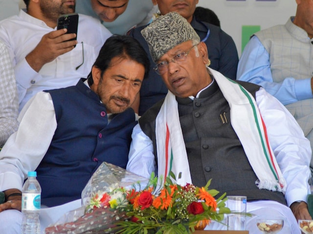 Congress President Mallikarjun Kharge and with AICC General Secretary Ghulam Ahmad Mir. (PTI file photo)