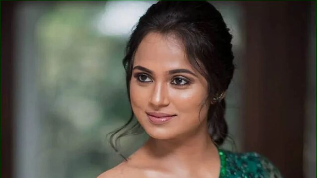 Actress Ramya Pandian To Tie Knot With Yoga Instructor Lovel Dhawan ...