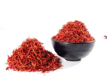 How To Use Saffron To Get Flawless and Glowing Skin This Winter 