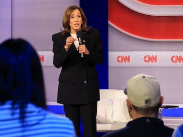 Democratic presidential nominee and U.S. Vice President Kamala Harris attends CNN town hall event in Aston, Delaware County, Pennsylvania (AFP photo)