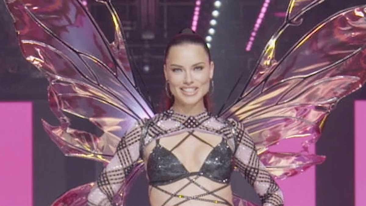 Adriana Lima Makes Epic Return To Victoria's Secret Fashion Show