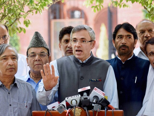   Conference chief Omar Abdullah, CPI(M) MLA M.Y. Tarigami (L) and other opposition delegation from Jammu and Kashmir, addresses media after a meeting with Prime Minister Narendra Modi in New Delhi on Monday. PTI Photo by Subhav Shukla


(PTI8_22_2016_000042B)